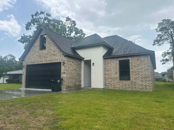 6298 Garner St, Groves, TX 77619