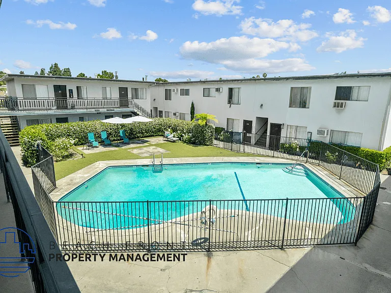 10429 La Reina Ave. — Photo 16