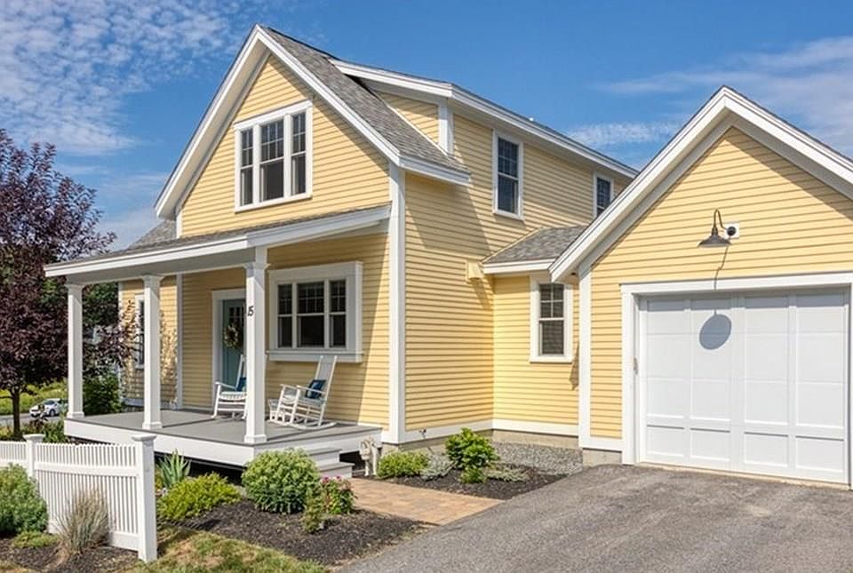 1st image of 15 Follinsbee Ln