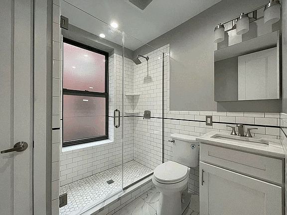 3rd image of 580 W 172nd St #4G