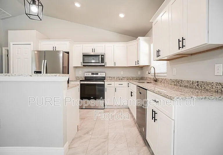 6419 NW 57th Ave — Photo 8