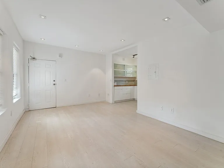 4812 Pine Tree Dr #206 — Photo 8