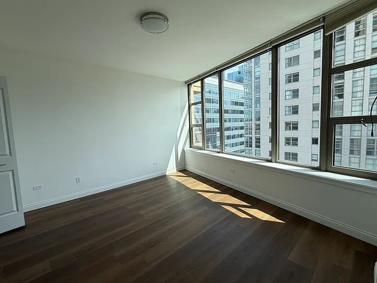 200 N Jefferson St #1101 — Photo 14