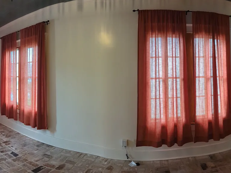 4040 Clermont Dr — Photo 8