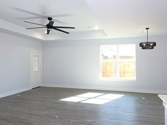 5th image of 2000 Reagan Ct