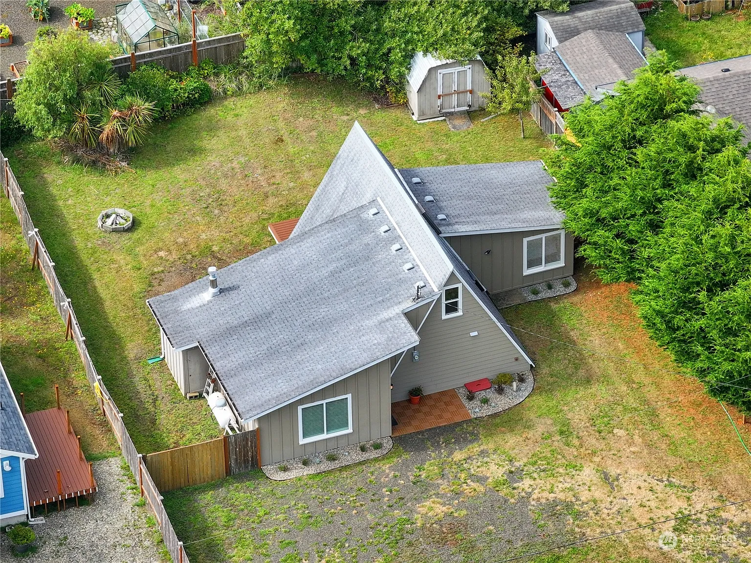252 Queets Street SW photo 1