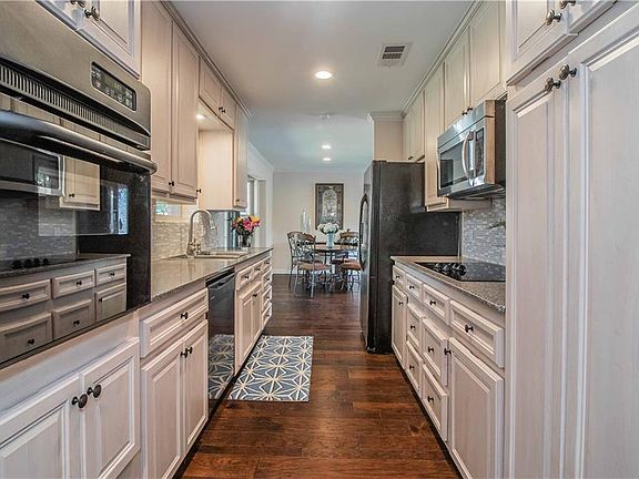 3rd image of 5709 Trail Lake Dr