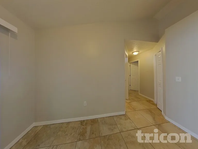 400 Cocoa Ct — Photo 6