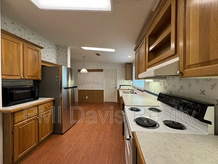 149 Aster Ave — Photo 9
