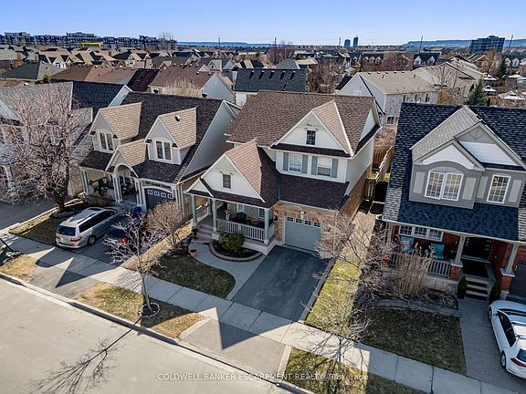 3rd image of 593 Caverhill Cres