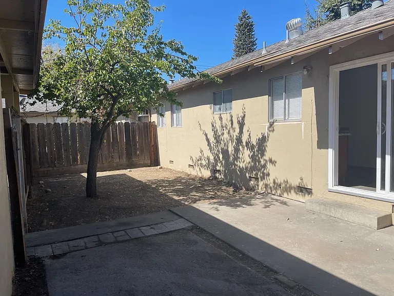 1310 W El Monte St #1310 — Photo 2