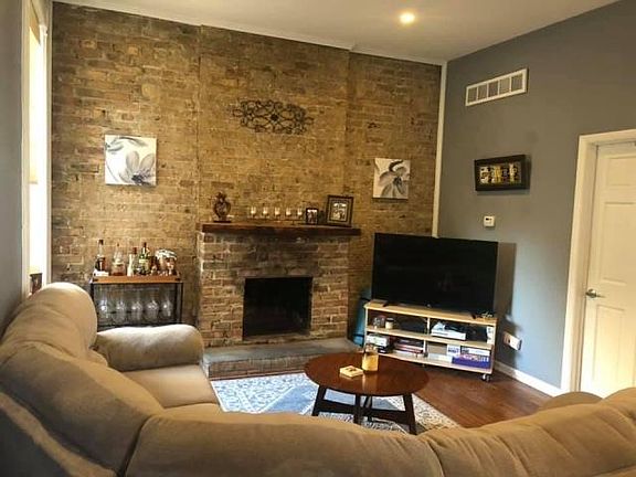 2nd image of 2117 N Sheffield Ave #3