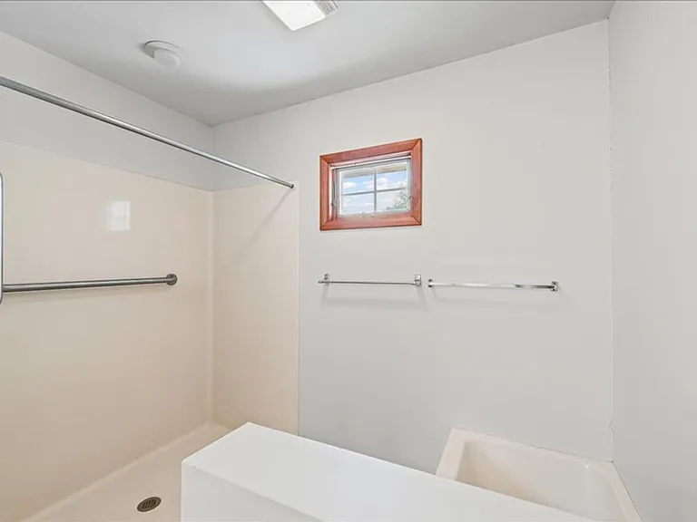 101 W Cypress St — Photo 14