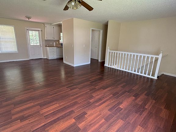 4th image of 472 Hobson Dr
