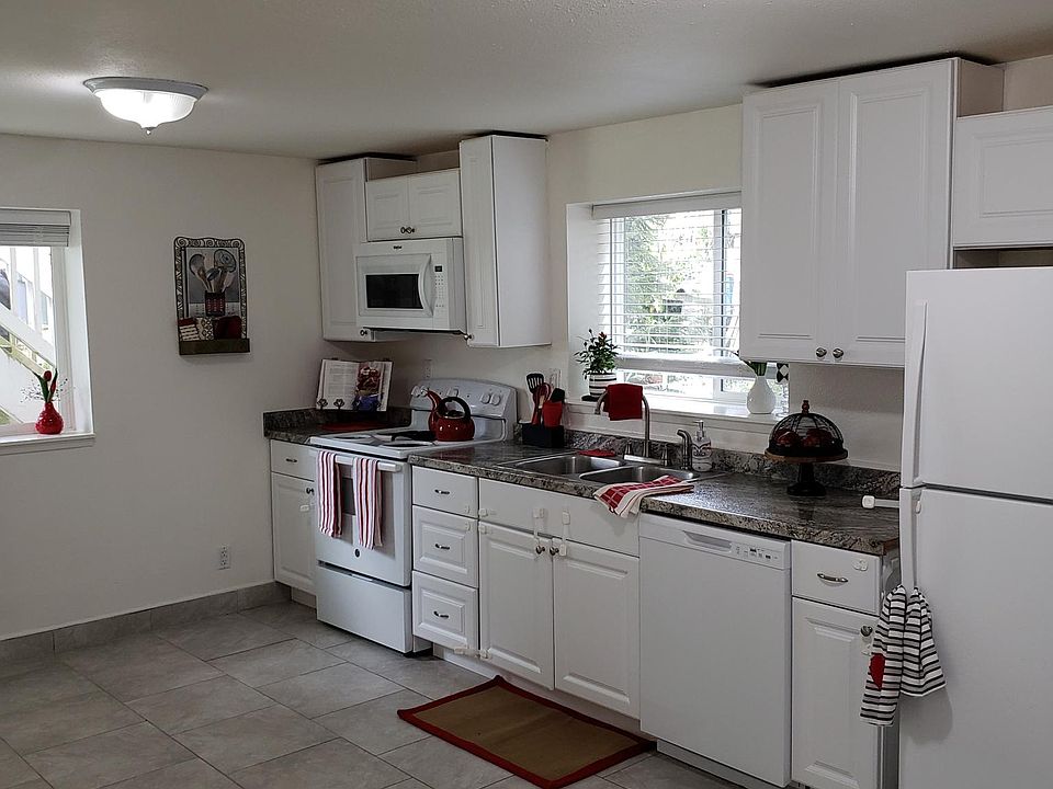 1st image of 2322 Hoyt Ave #1
