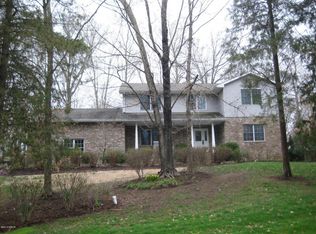 1127 Cedar Ridge Dr, Carbondale, IL 62901