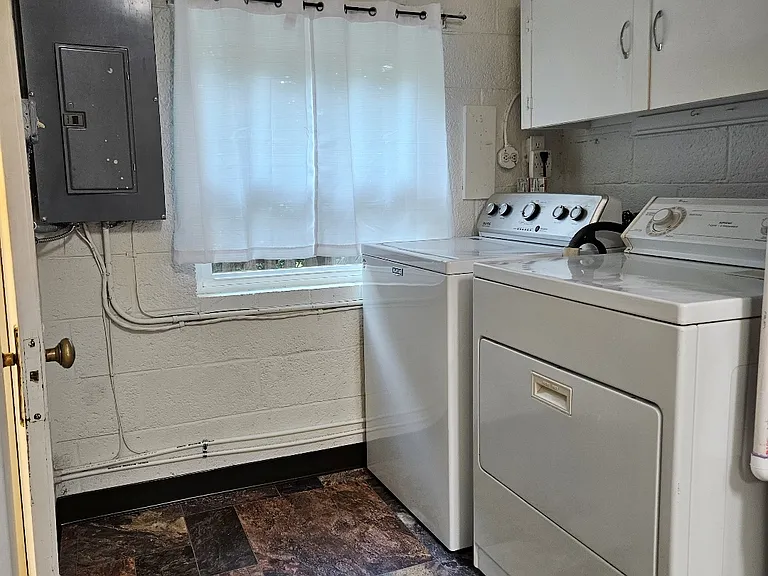 1029 Locust Ave — Photo 12