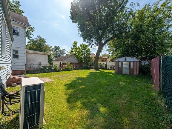 4th image of 807 Lincoln St