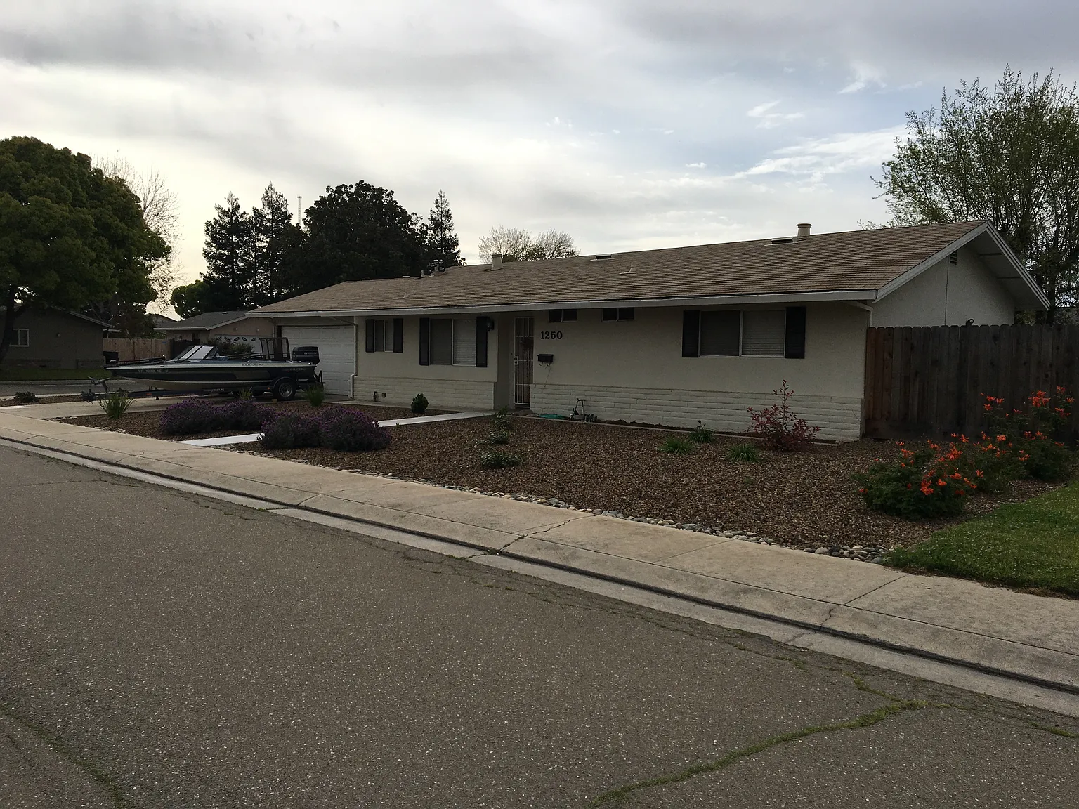 1250 Manor Dr photo 1