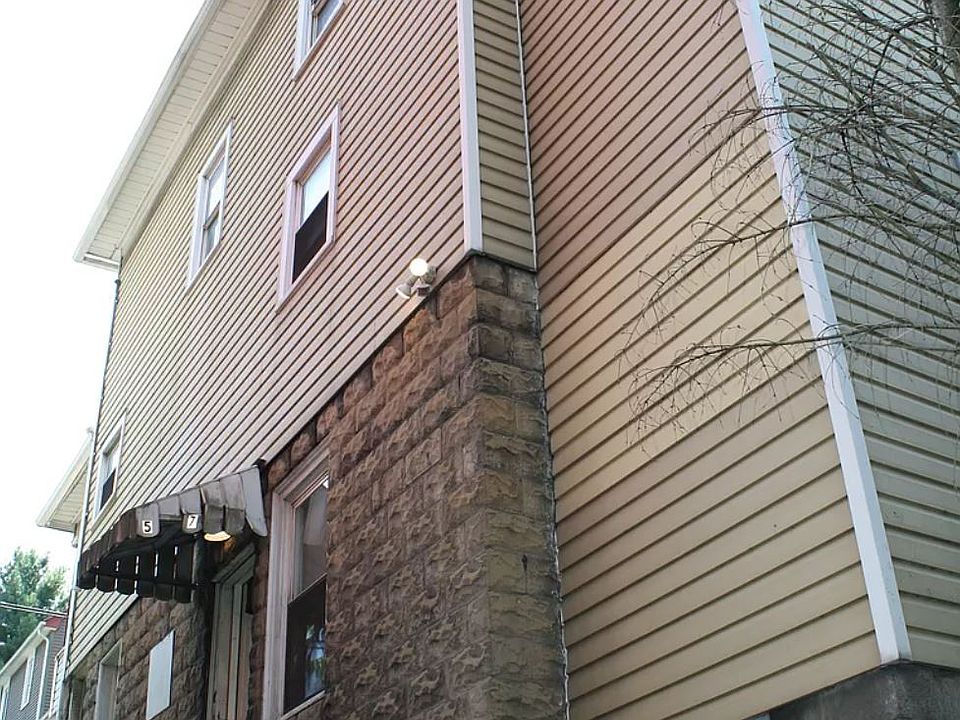 597 Brockways Side Entrance