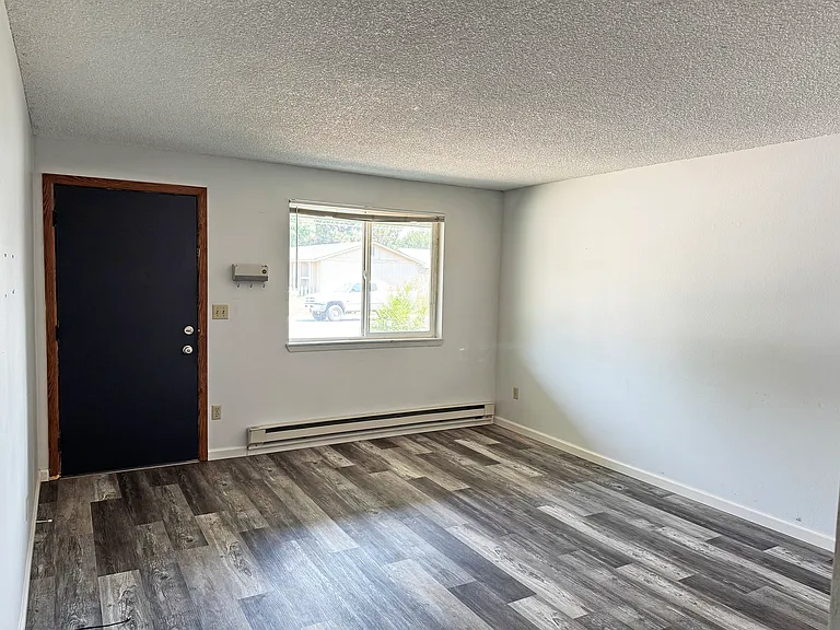 3235 S Law Ave — Photo 4