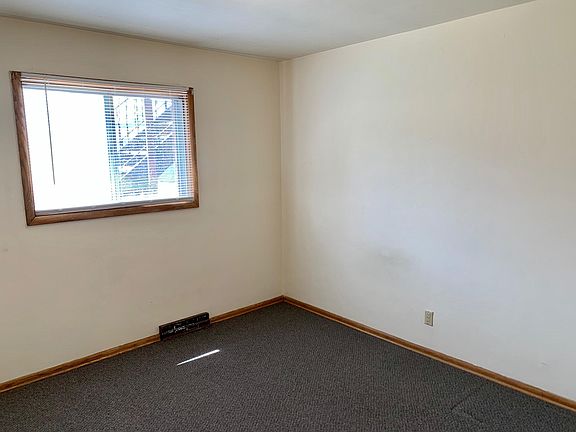 5th image of 9015 W Thurston Ave