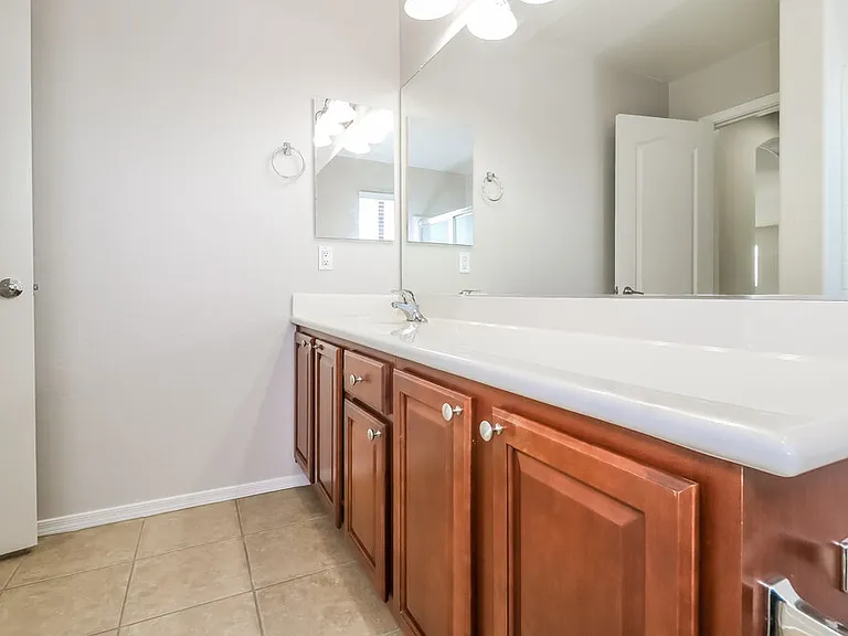 7113 W Winslow Ave — Photo 19