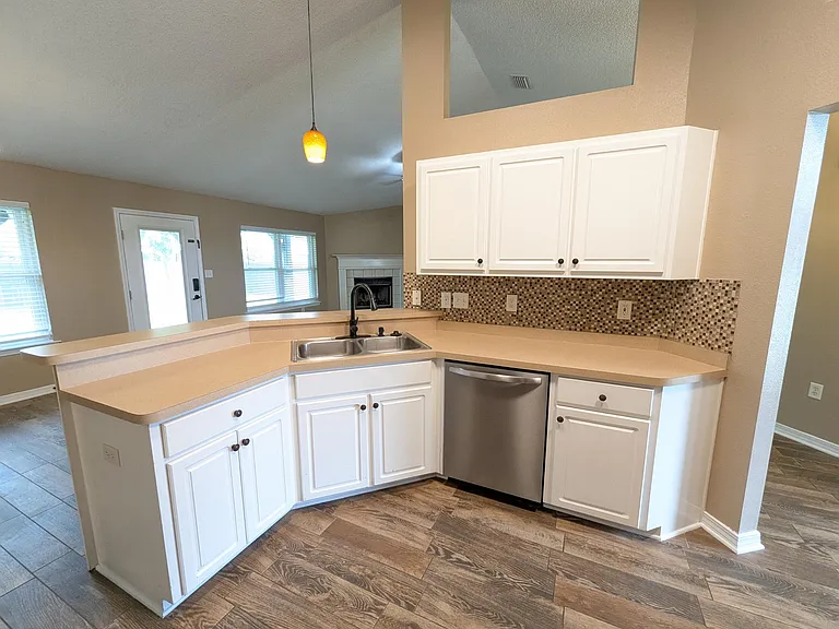 2409 Juneau Ln — Photo 8