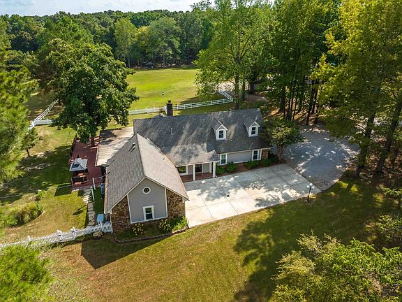 3rd image of 755 Clara Dr