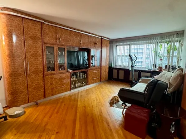 448 Neptune Avenue image 7 of 15