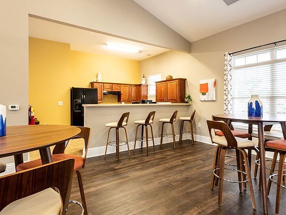 2nd image of 101 Carden Place Dr #121F