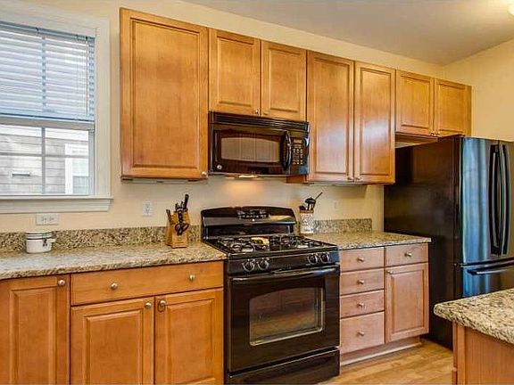 3rd image of 1165 Belmeade Dr