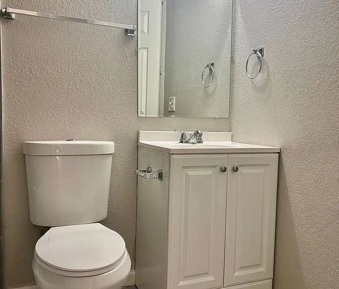 1553 W Mercer Ln #1 — Photo 8