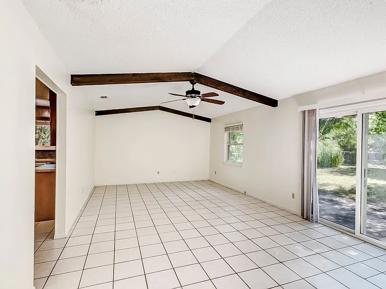 2404 Andover Dr — Photo 10