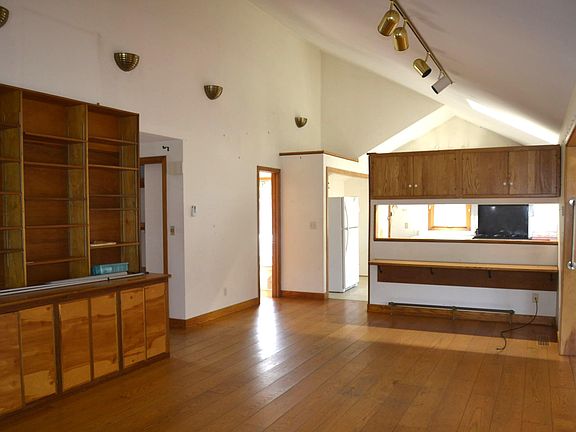 3rd image of 29 Scotchmans Lane