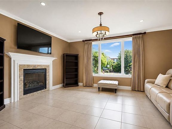 5th image of 153 Downes Ave