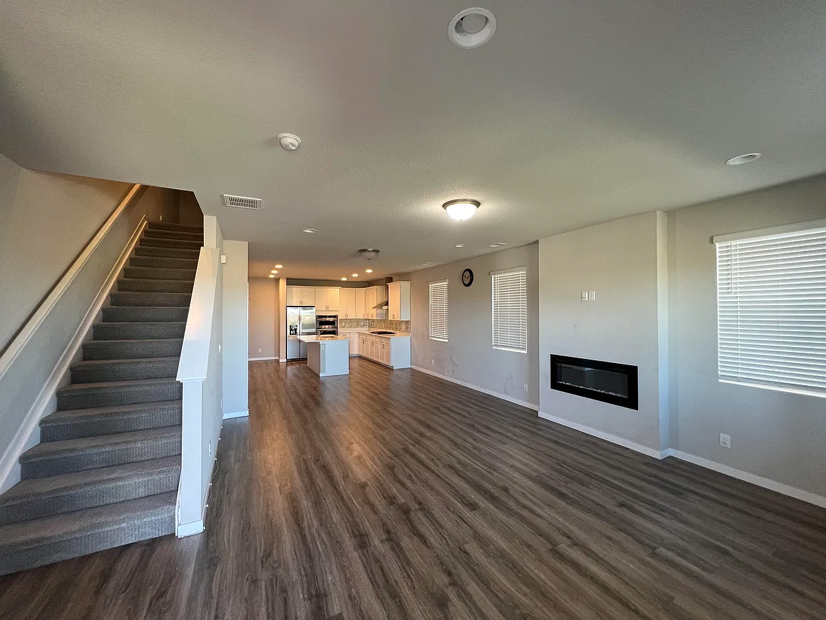 Building Photo - 1095 Mountain Dr #B