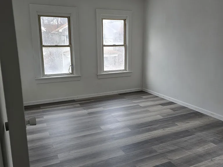 742 Kendall Ave — Photo 4