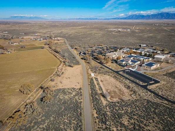 267 La Entrada Rd, Los Lunas, NM 87031