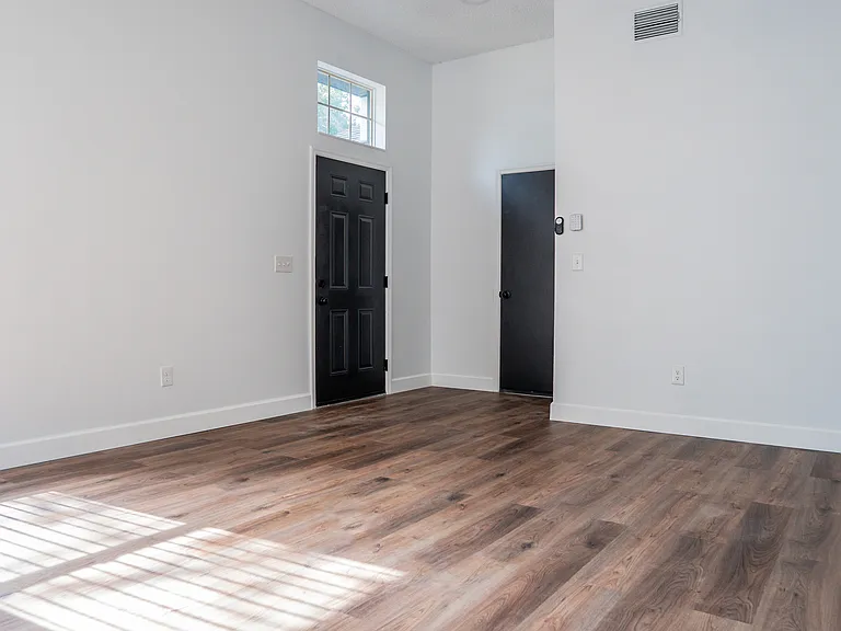 8848 Parliament Ct — Photo 9