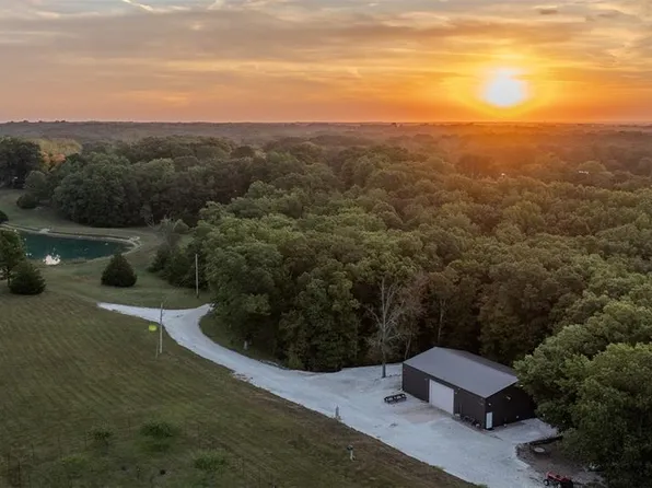 25461 Sky Dr, Warrenton, MO 63383