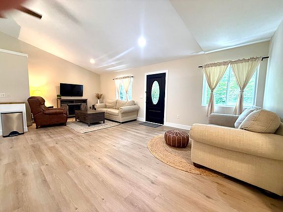 3rd image of 19390 Timberland Dr