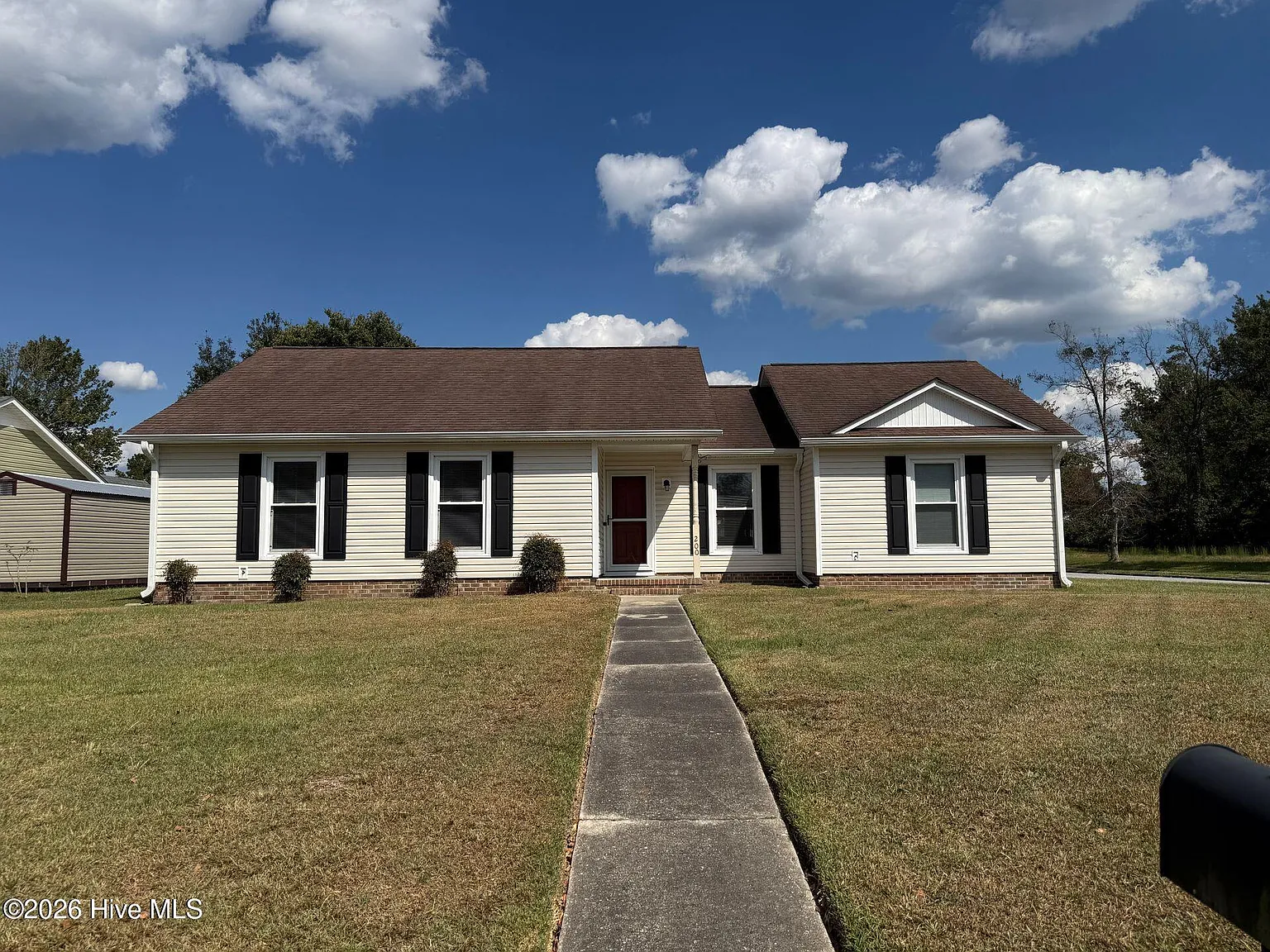 3 bed, 2.0 bath, $1,395 — Photo 1