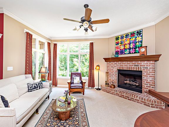5th image of 153 Summer Shade Ct