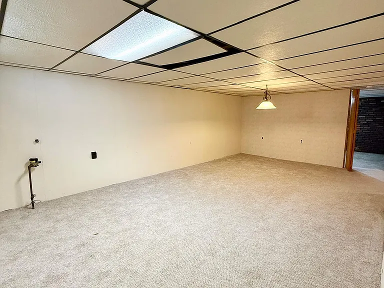 24522 Hass St — Photo 11