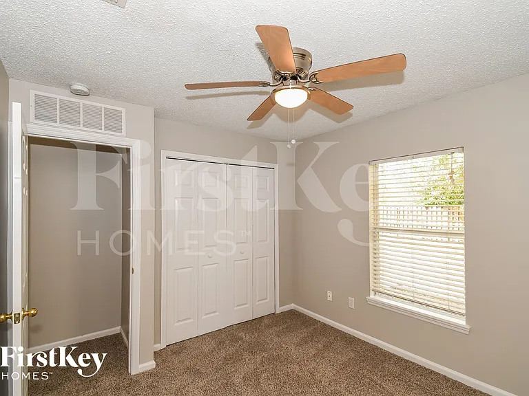 729 Mackenzie Cir — Photo 12
