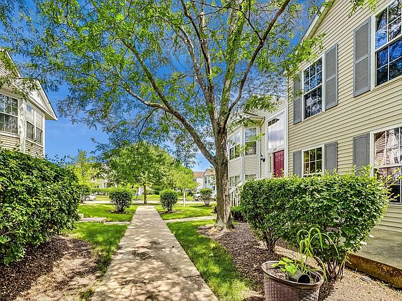 3rd image of 837 Symphony Dr