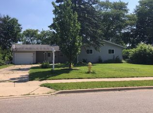 443 Thunderbird Trl, Carol Stream, IL 60188
