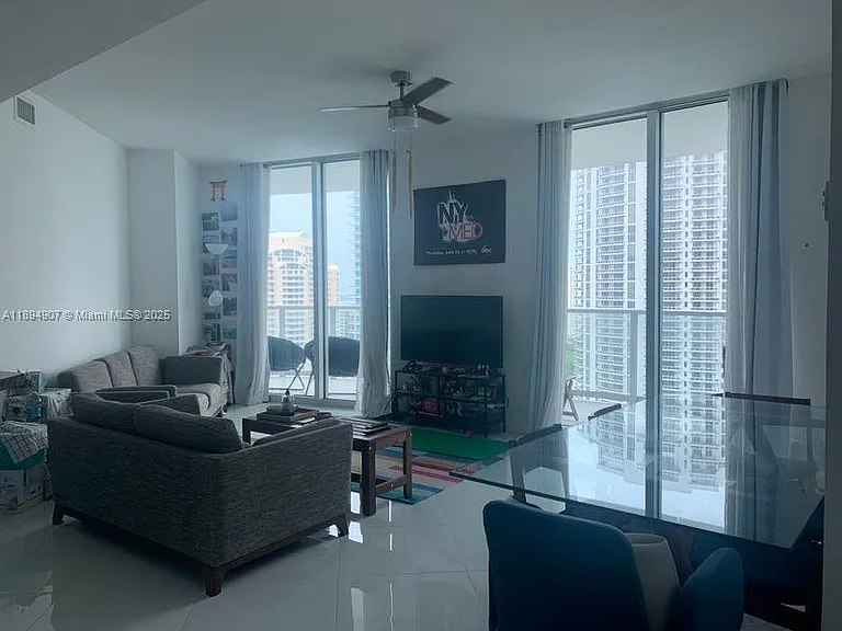 300 S Biscayne Blvd #T-1908 — Photo 5