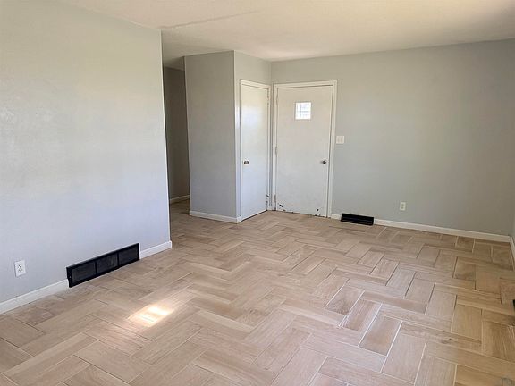4th image of 1012 E 4th St